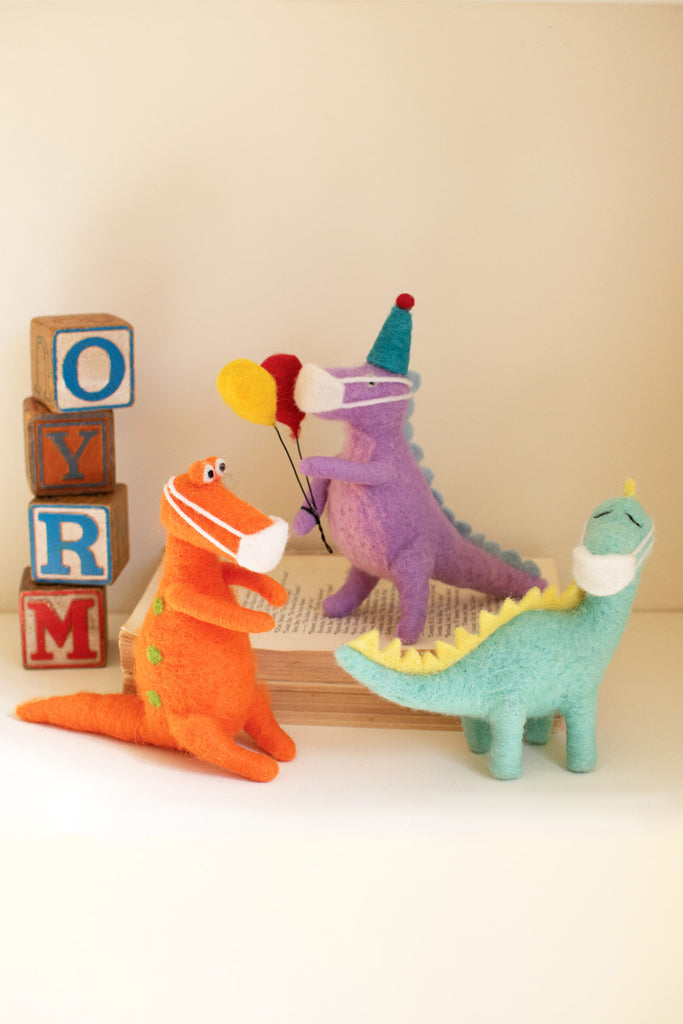 Set of 3 felt dinosaurs with masks - Bombay Mercantile