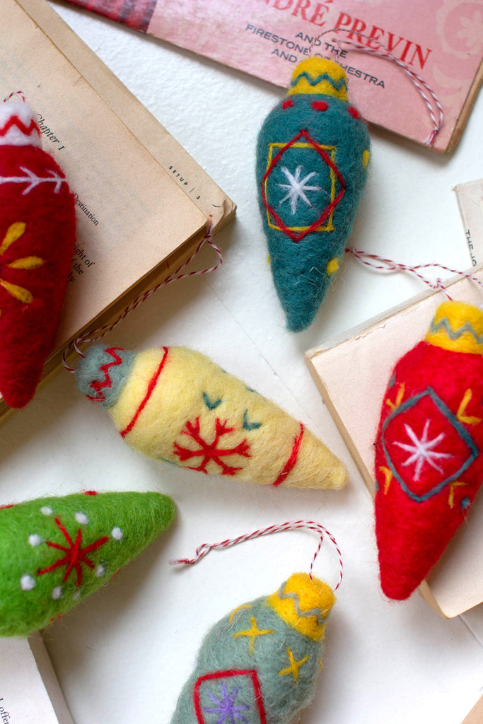 Set of 6 felt christmas ornaments - Bombay Mercantile