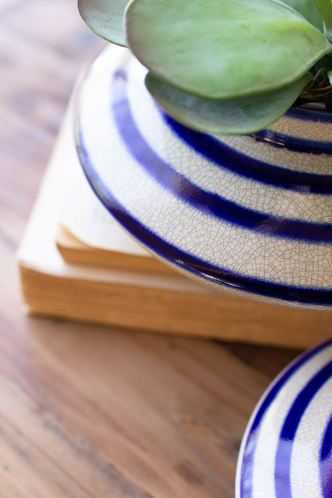Set of 2 blue and white low round urns - The Nifty Decor