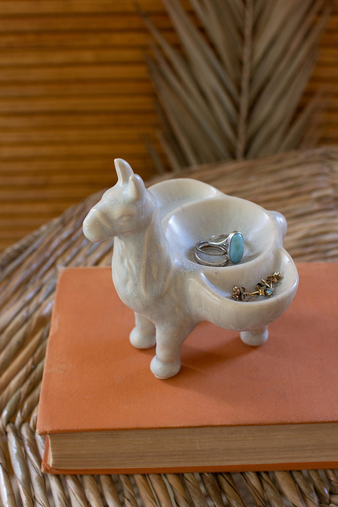 Ceramic alpaca jewelry holder - The Nifty Decor