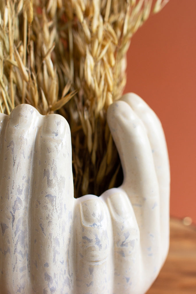 Ceramic hands vase - The Nifty Decor