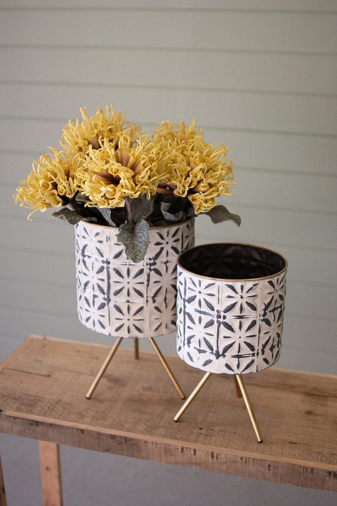 Metal planters on stands, set of 2 - The Nifty Decor