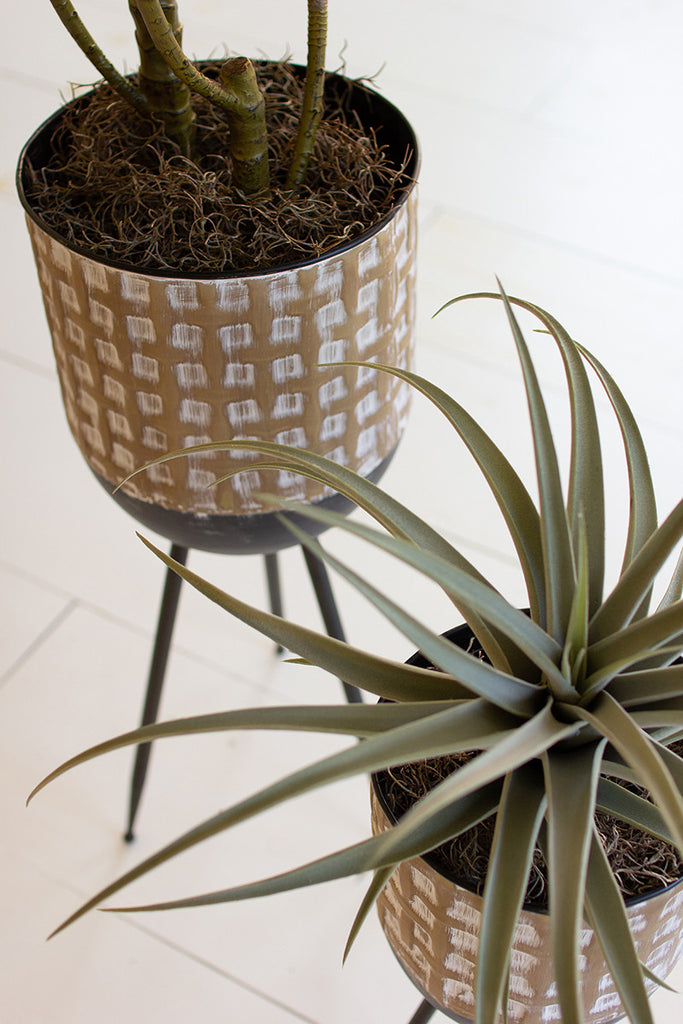 Planters on tri-pod bases, set of 2 - The Nifty Decor