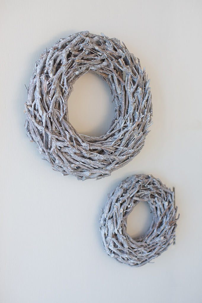 Grey wash Christmas wreaths - The Nifty Decor