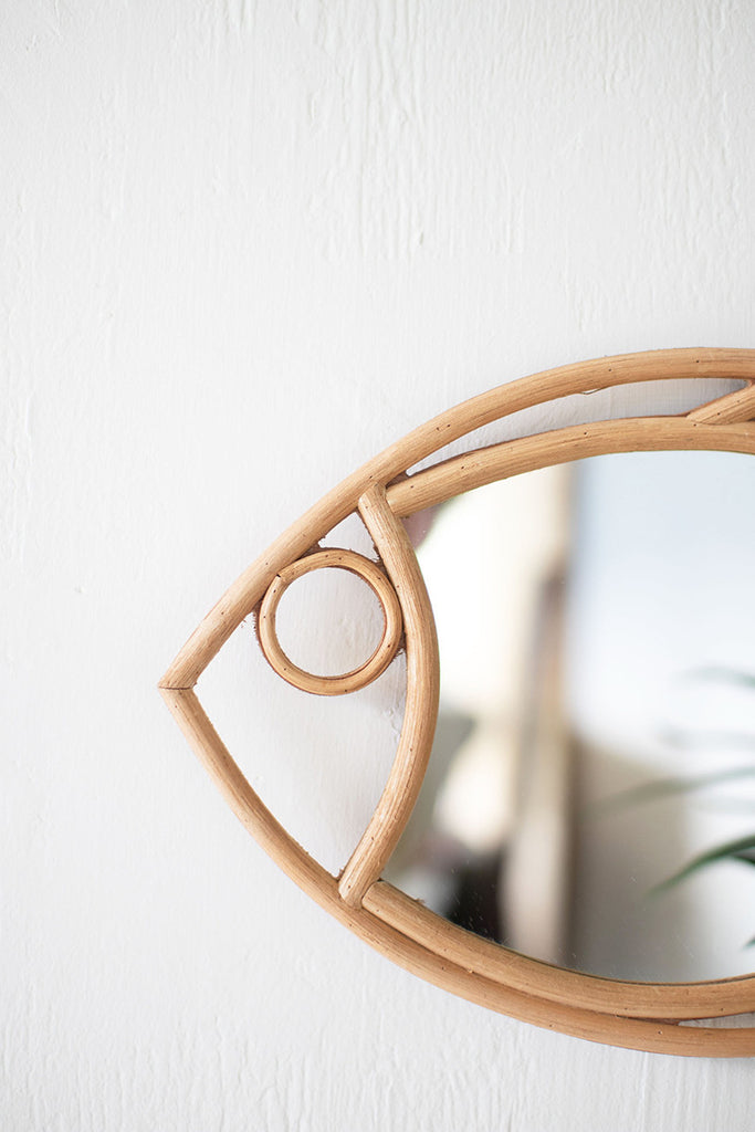 Rattan fish mirror - The Nifty Decor