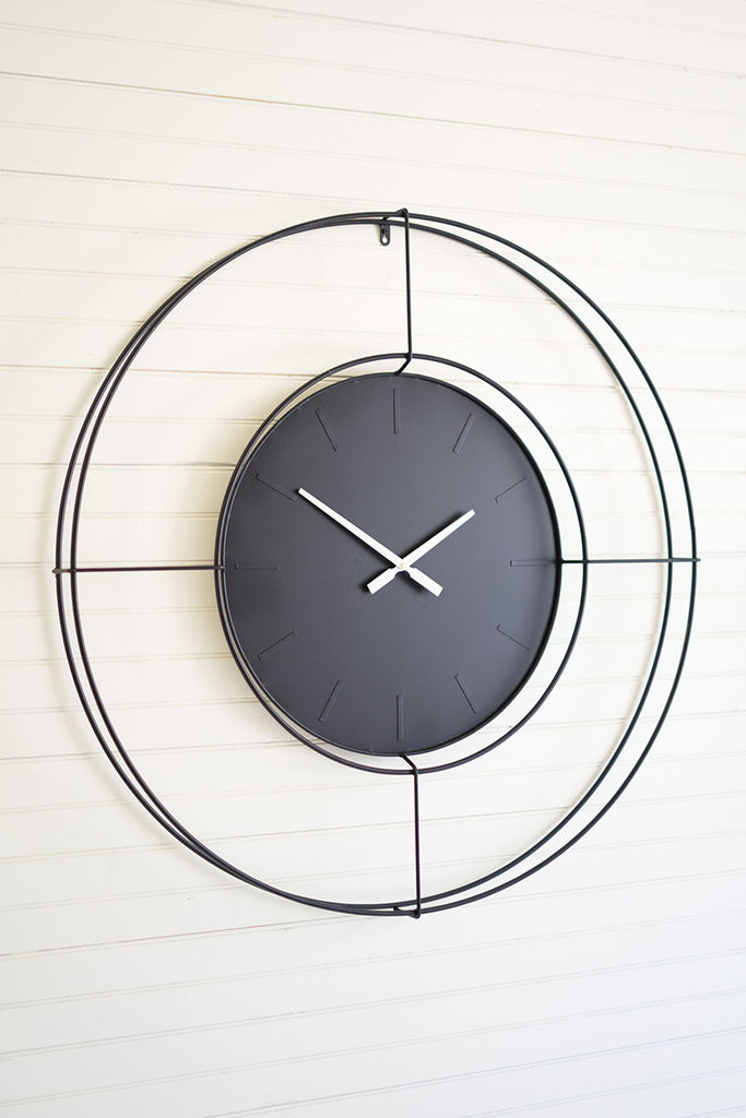 Black metal wall clock - The Nifty Decor