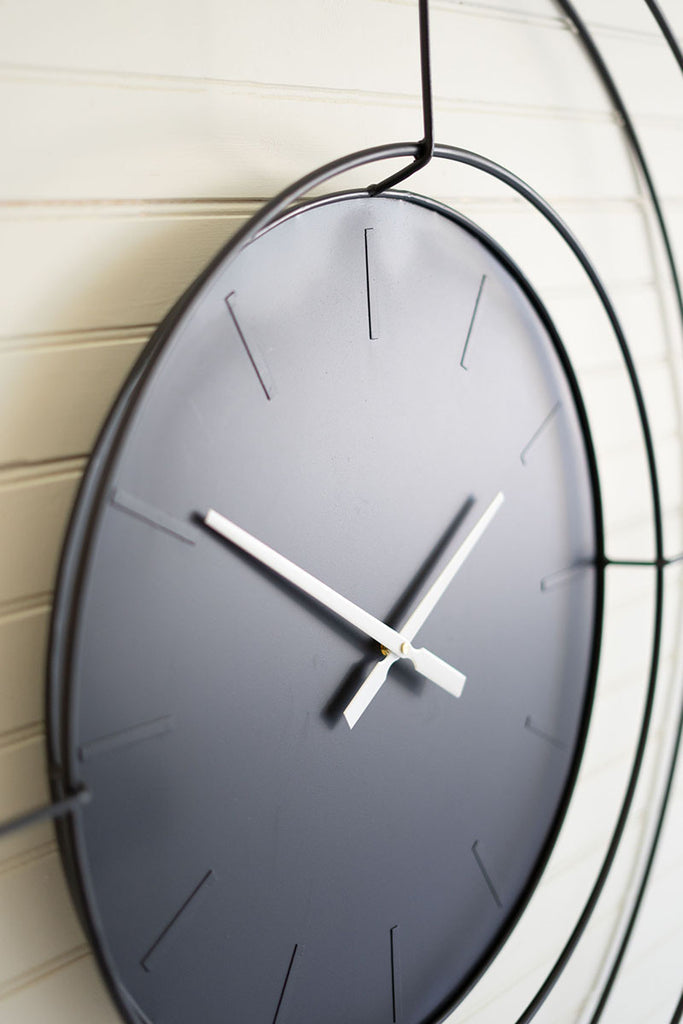 Black metal wall clock - The Nifty Decor