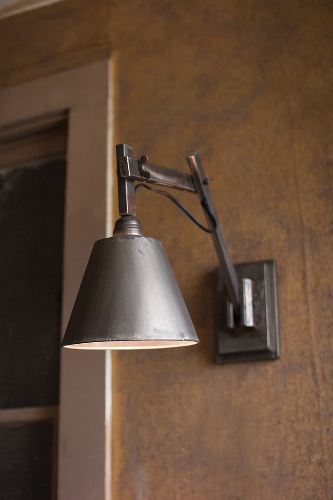 Studio wall lamp - The Nifty Decor