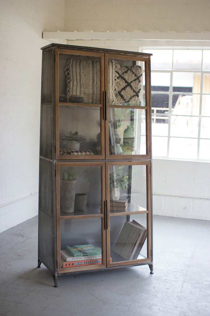 Slanted display cabinet - The Nifty Decor
