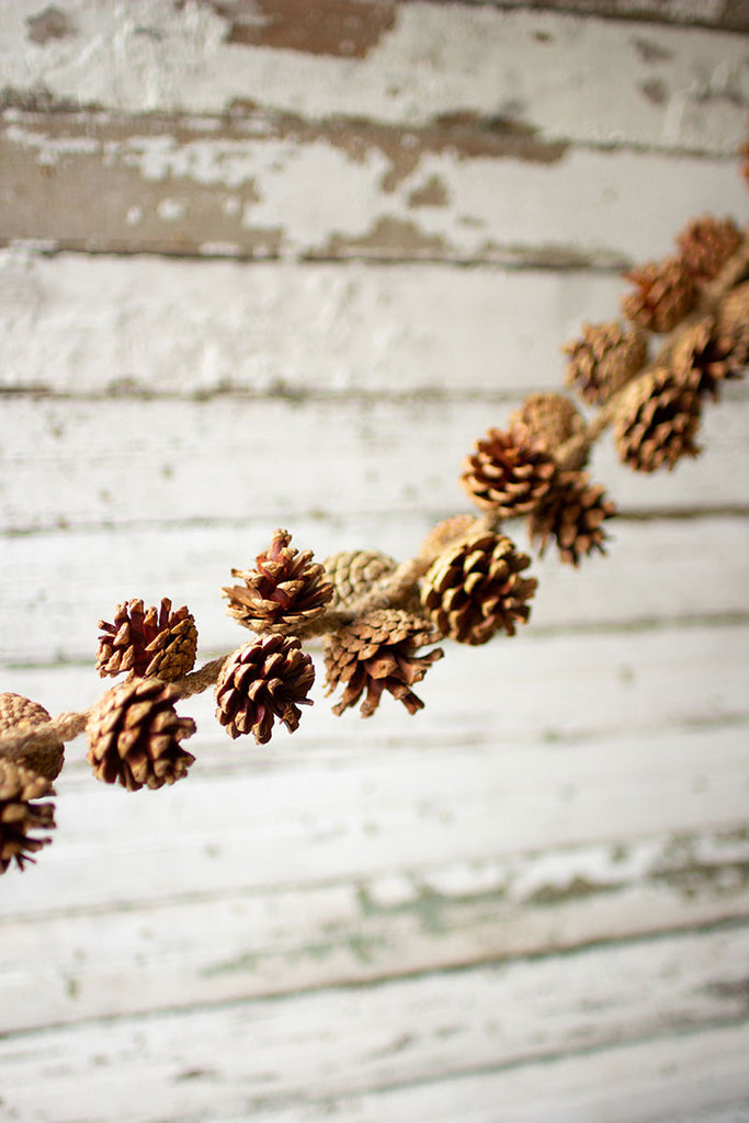 Pinecone garland - The Nifty Decor