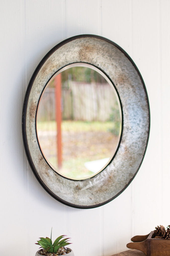 Round natural metal mirror - The Nifty Decor