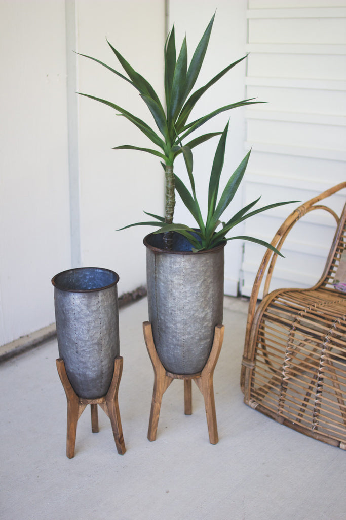 Galvanized urns on wood bases, set of 2 - The Nifty Decor