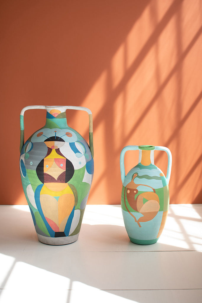 Multi-colored urn with two handles - The Nifty Decor
