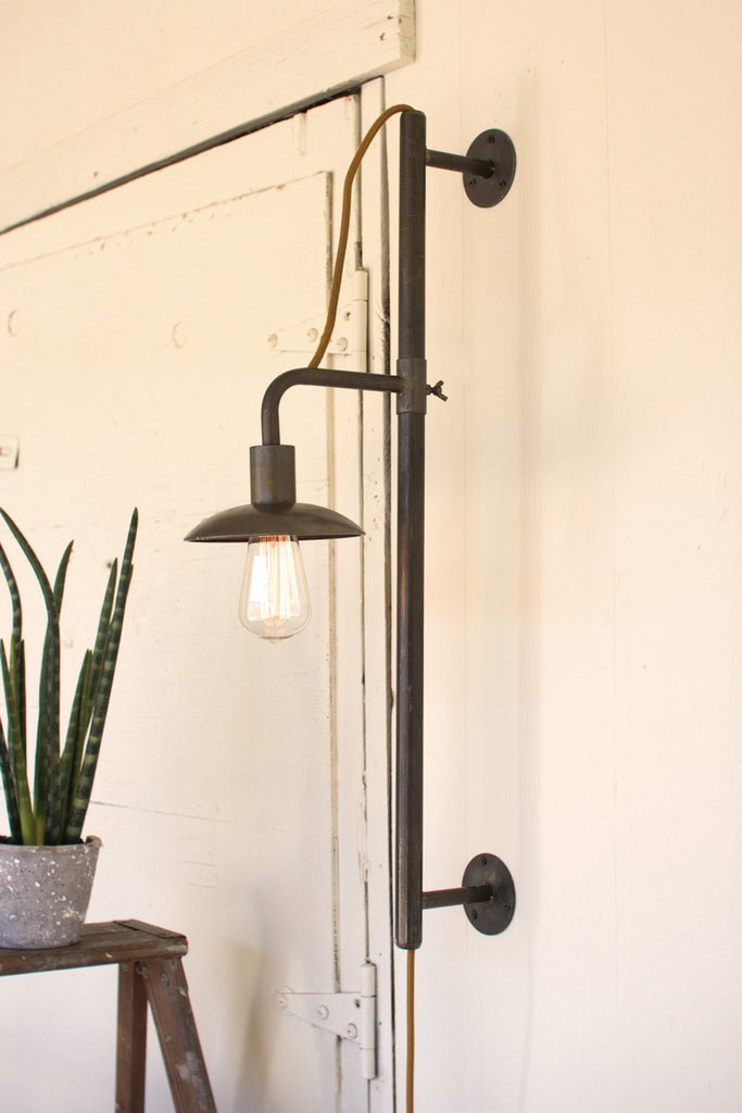 Vertical sliding wall lamp - The Nifty Decor