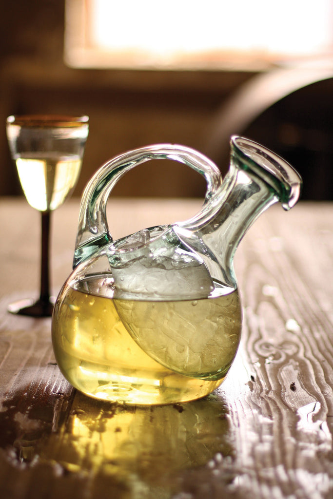 Tilted decanter with ice pocket - The Nifty Decor