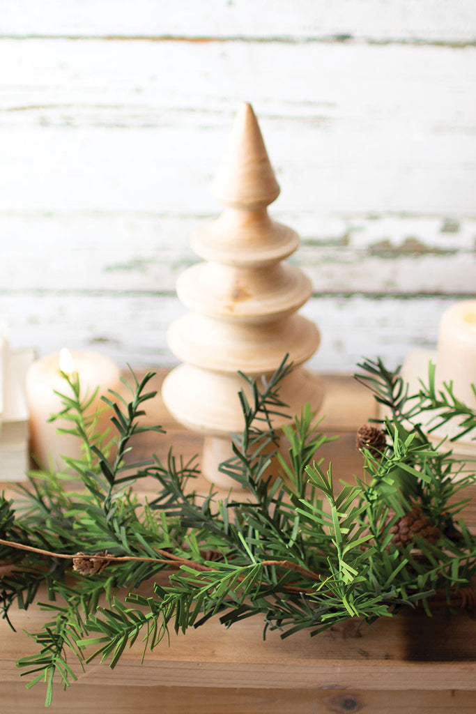 Pine garland with pinecones - The Nifty Decor