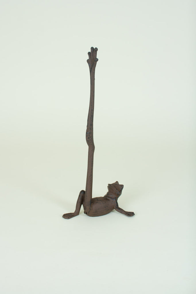 Frog paper towel holder - The Nifty Decor