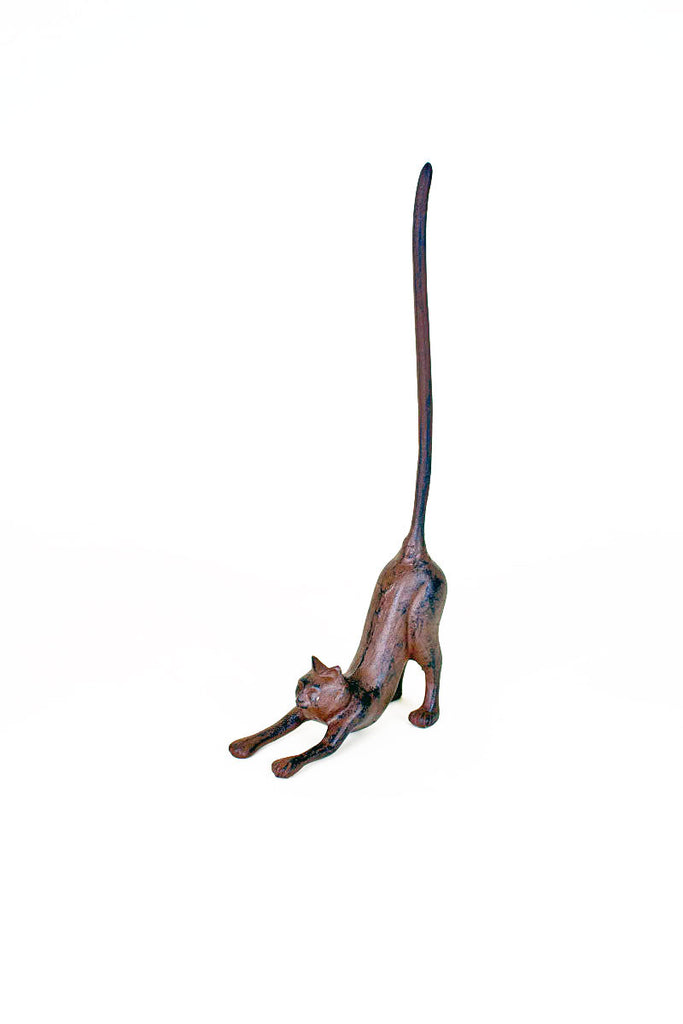 Cat paper towel holder - The Nifty Decor