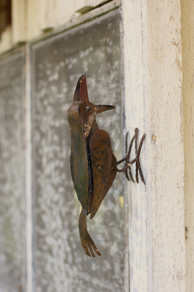Rustic metal woodpecker - The Nifty Decor