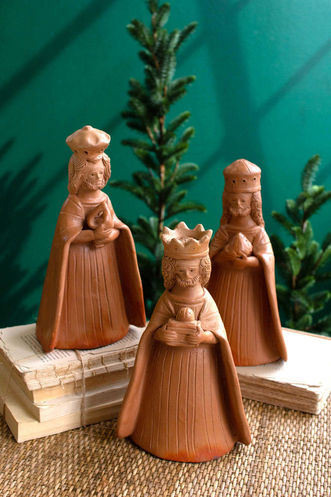 Set of 3 terracotta kings bearing gifts - Bombay Mercantile