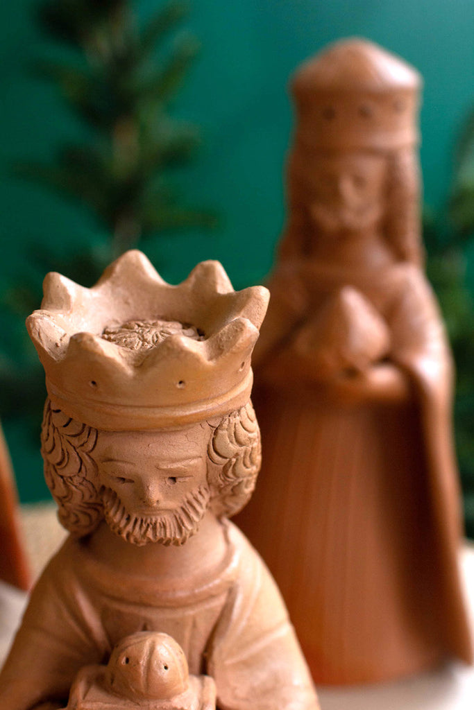 Set of 3 terracotta kings bearing gifts - Bombay Mercantile