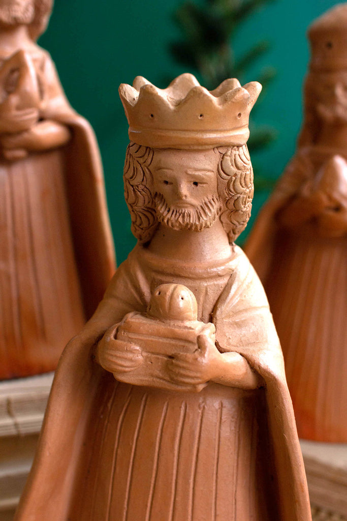 Set of 3 terracotta kings bearing gifts - Bombay Mercantile