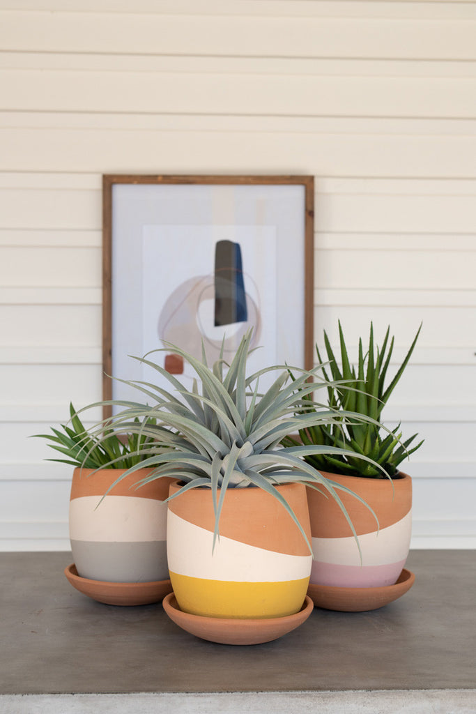 Pots with clay saucers, set of 3 - The Nifty Decor
