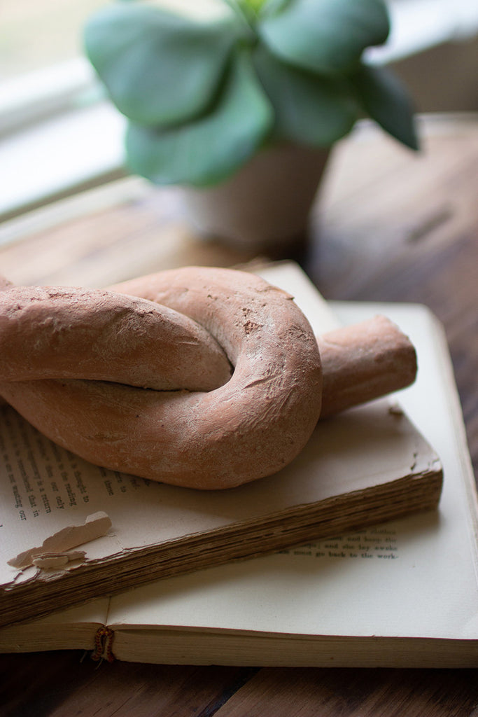 White-wash clay knot - The Nifty Decor