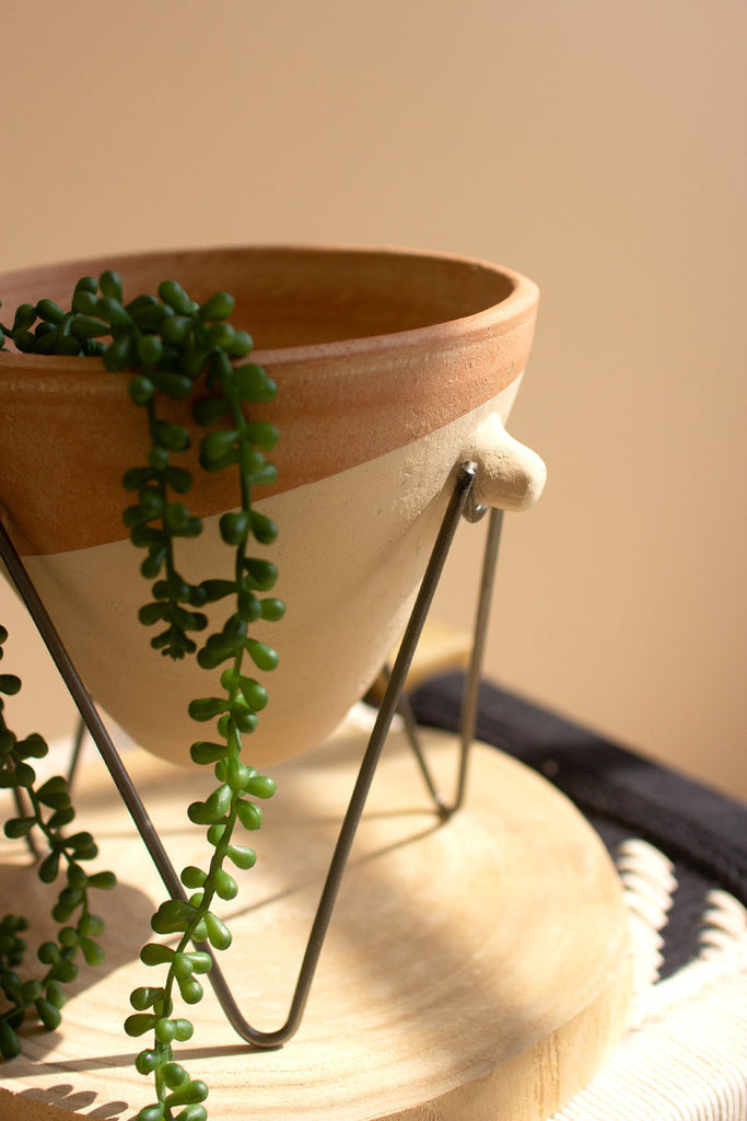 Ivory dipped clay pot with knobs on wire stand - Bombay Mercantile