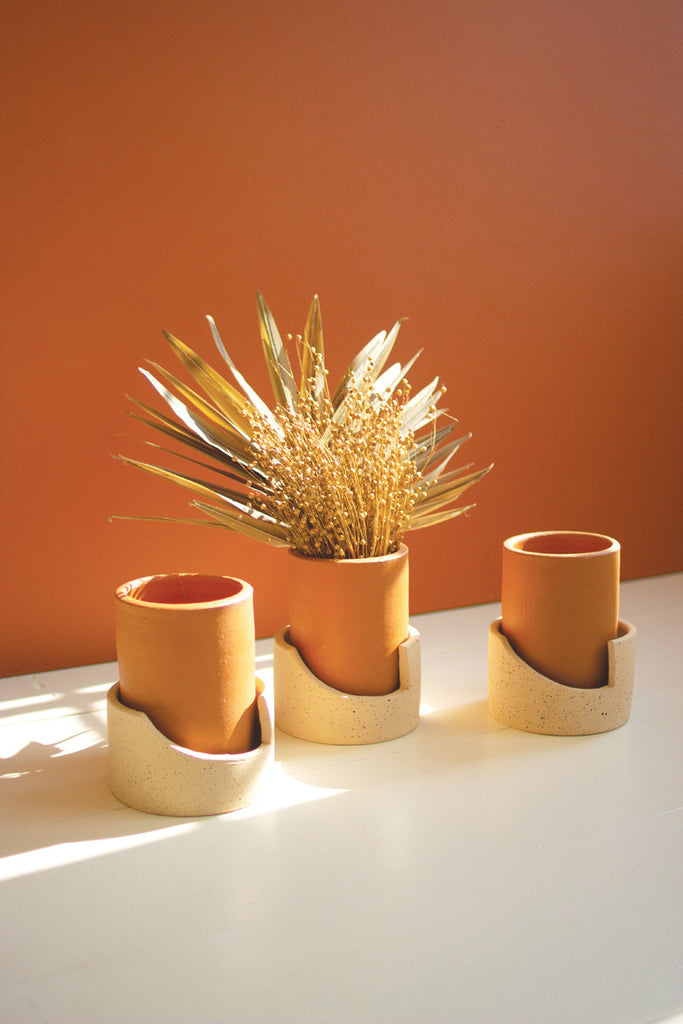 Set of 3 natural clay cylinder pots in speckled geometric trays - Bombay Mercantile