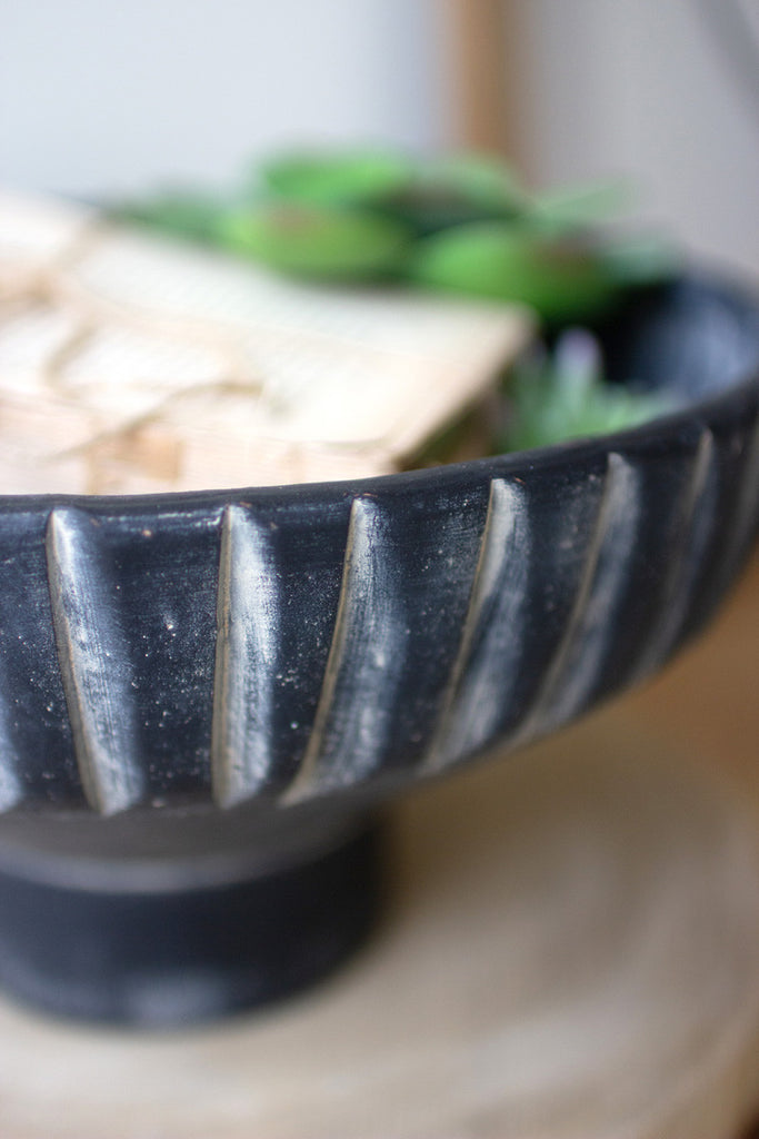 Footed clay bowls with detail on rim \ black wash - Bombay Mercantile