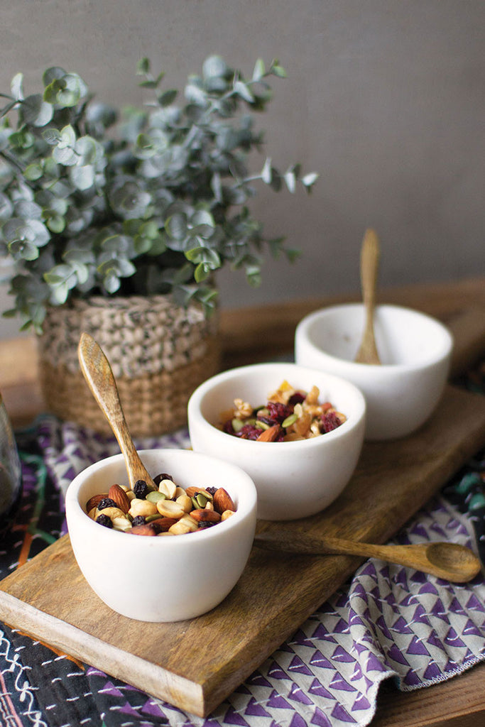 Bowls with mango spoons - The Nifty Decor