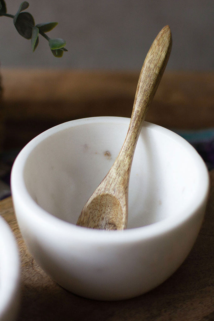 Bowls with mango spoons - The Nifty Decor