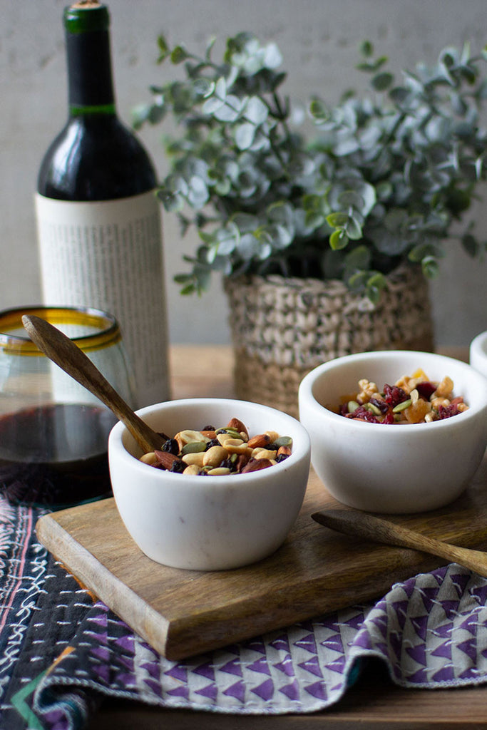 Bowls with mango spoons - The Nifty Decor