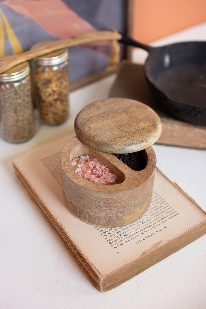 Acacia wood salt & pepper holder - The Nifty Decor