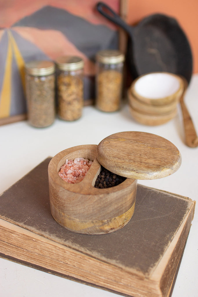 Acacia wood salt & pepper holder - The Nifty Decor