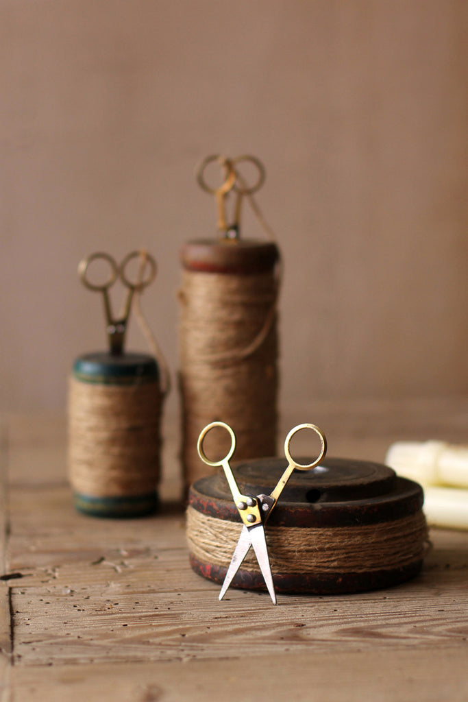 Spools with jute twine and scissors, set of 3 - The Nifty Decor
