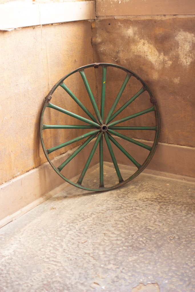 ANTIQUE GREEN IRON WHEEL - The Nifty Decor
