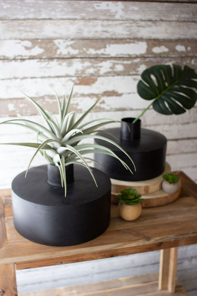 Waxed black metal vases, set of 2 - The Nifty Decor