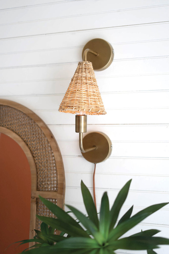 Double antique brass wall lamp with woven wicker shade - Bombay Mercantile
