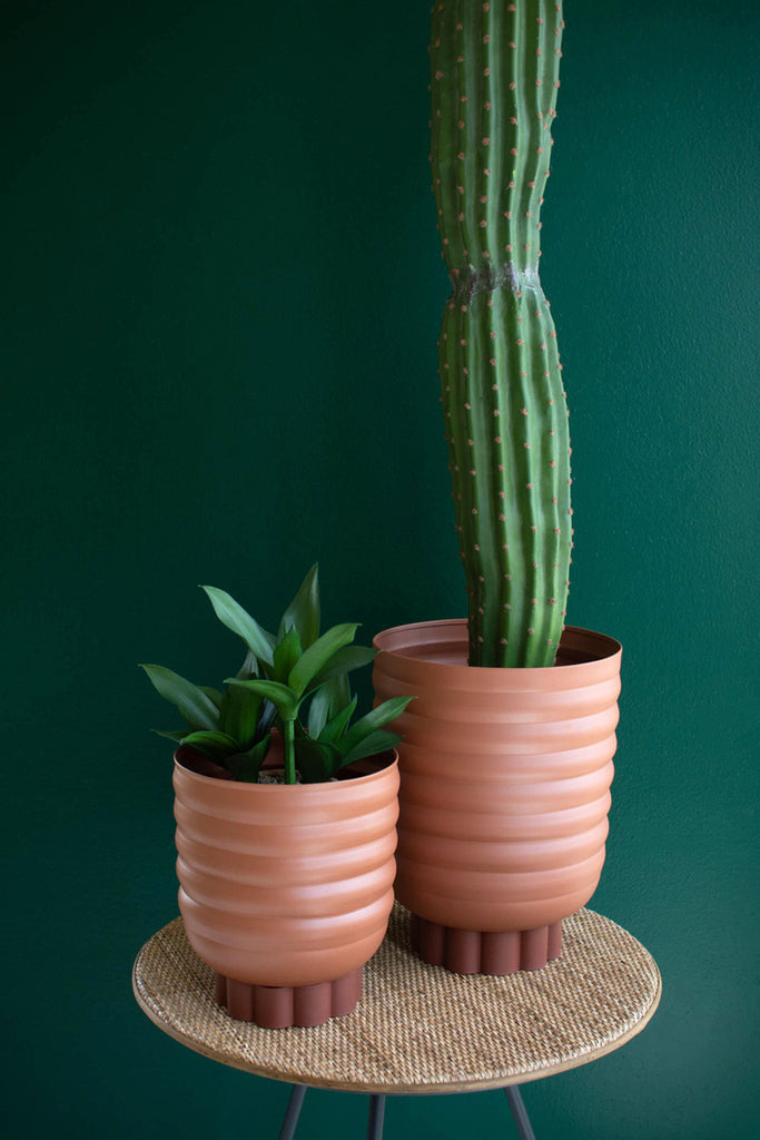 Set of 2 painted ribbed metal planters - Bombay Mercantile