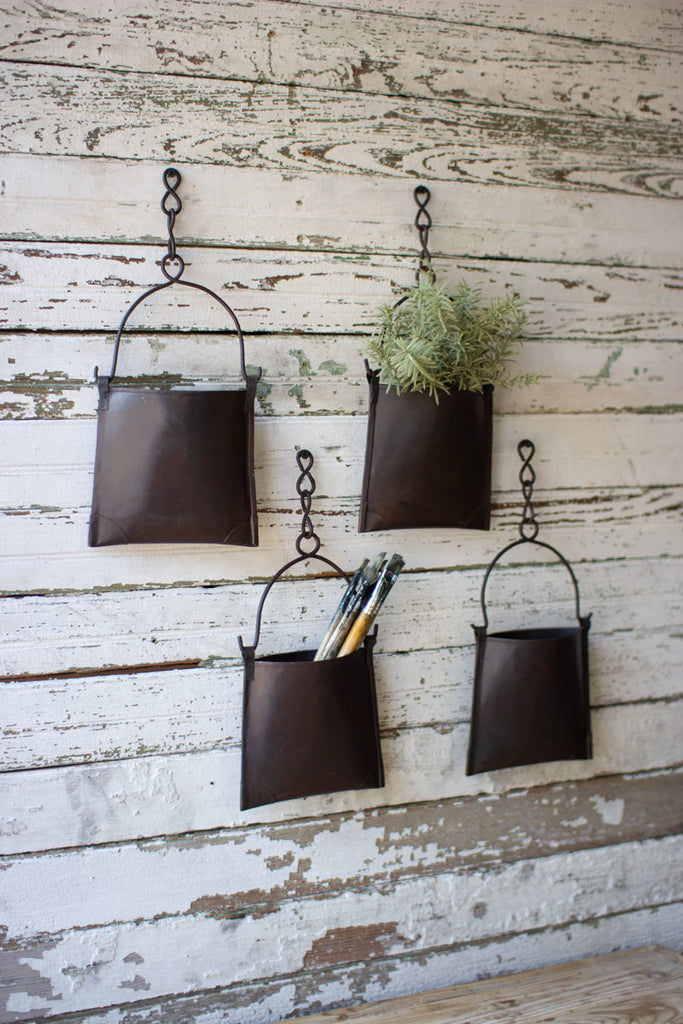 Hanging pocket with chain - The Nifty Decor