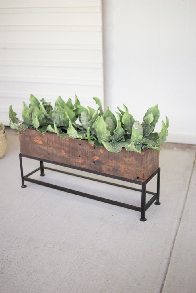 Planter with iron base - The Nifty Decor