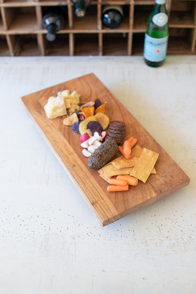 Acacia wood serving board - The Nifty Decor
