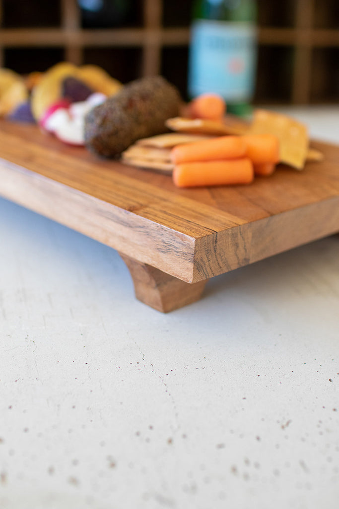 Acacia wood serving board - The Nifty Decor