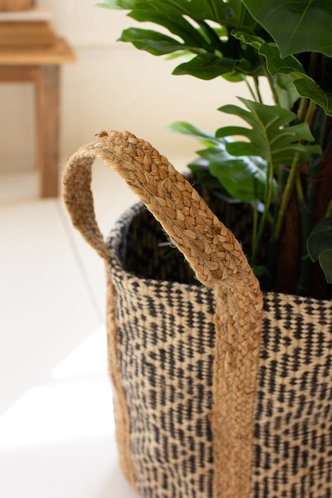 Woven jute basket with handles - The Nifty Decor