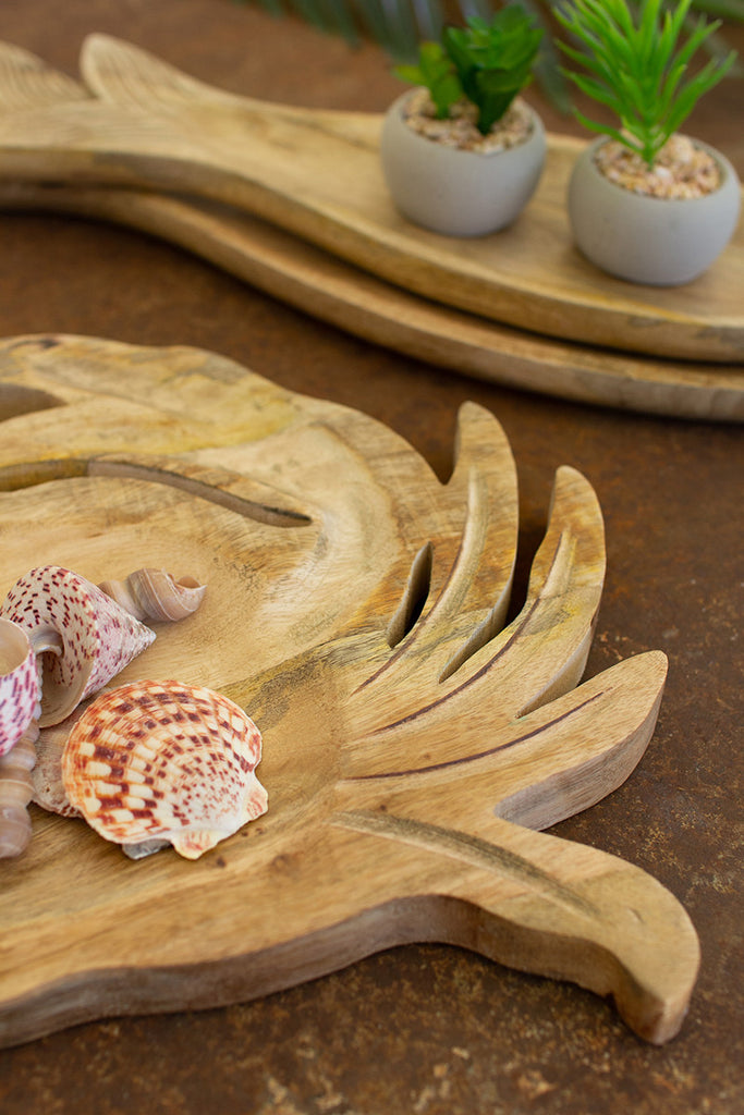 Carved wooden crab platter - The Nifty Decor