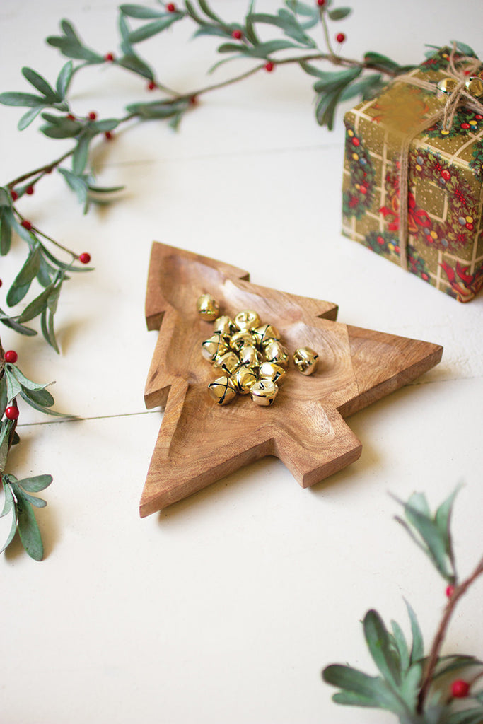 Carved wooden Christmas tree platter - The Nifty Decor