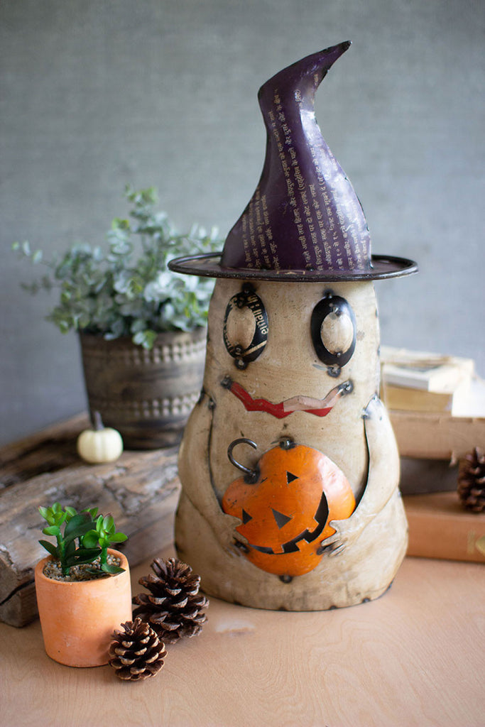 Recycled iron ghost - The Nifty Decor