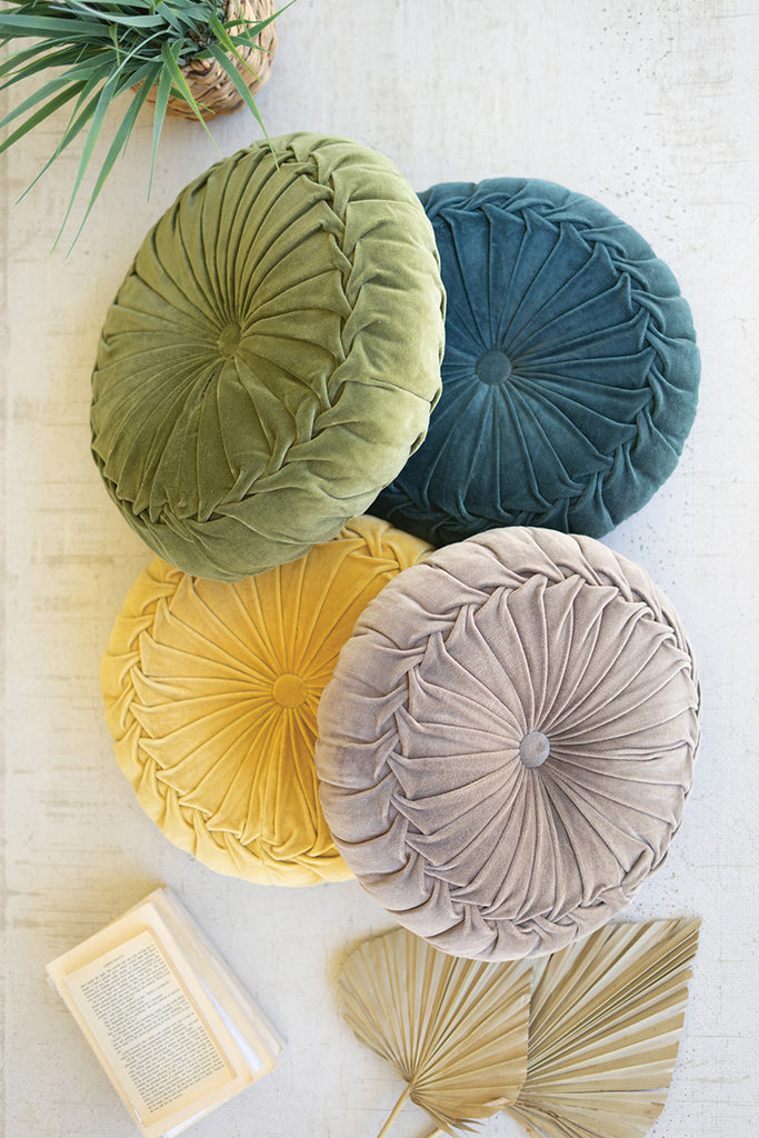 Round tufted velvet pillow \ honey - The Nifty Decor